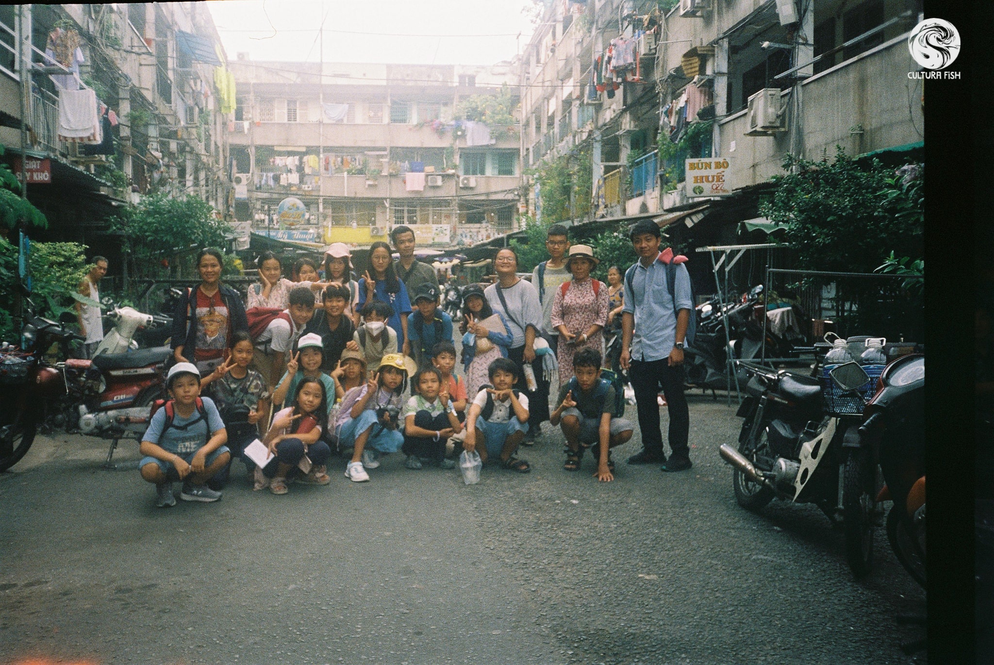 Hiếu Văn Ngư “dạo chơi Sài Gòn” cùng học sinh lớp 5 trường Đồng Xanh Steiner